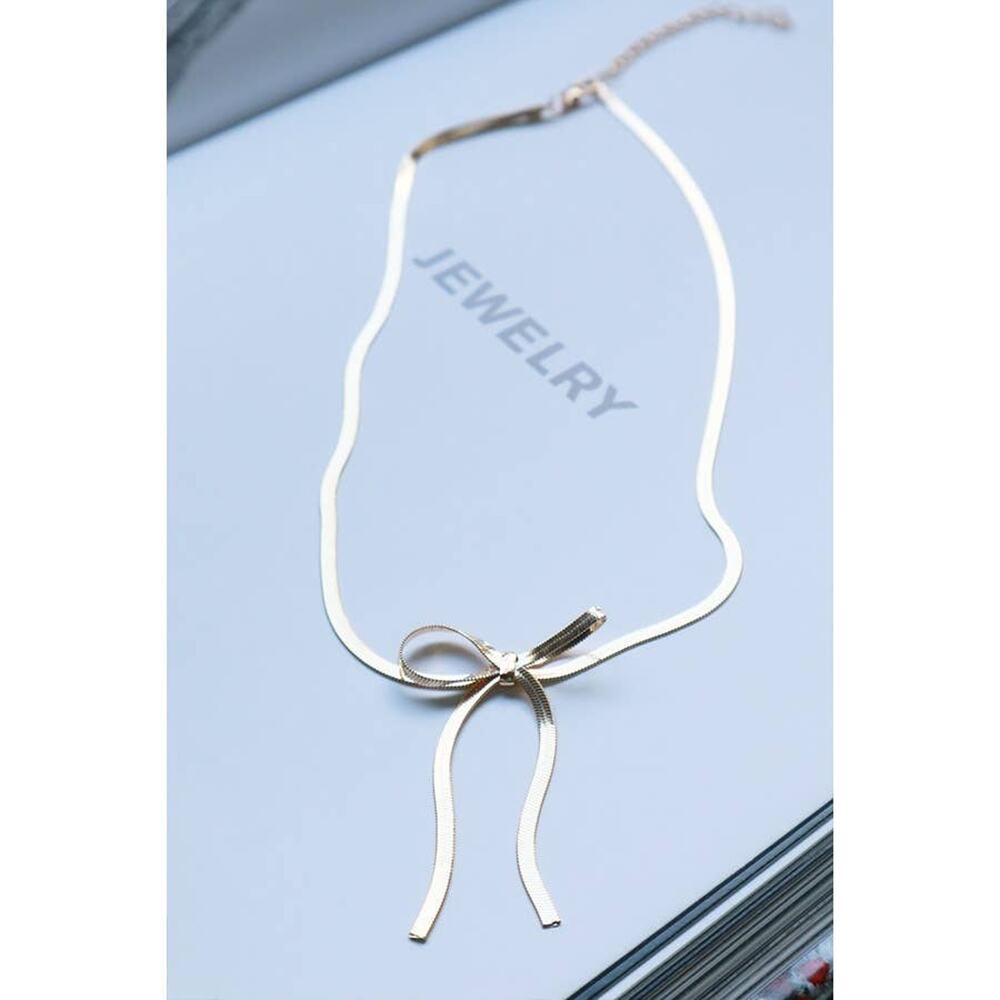 Gold Chain Bow Necklace